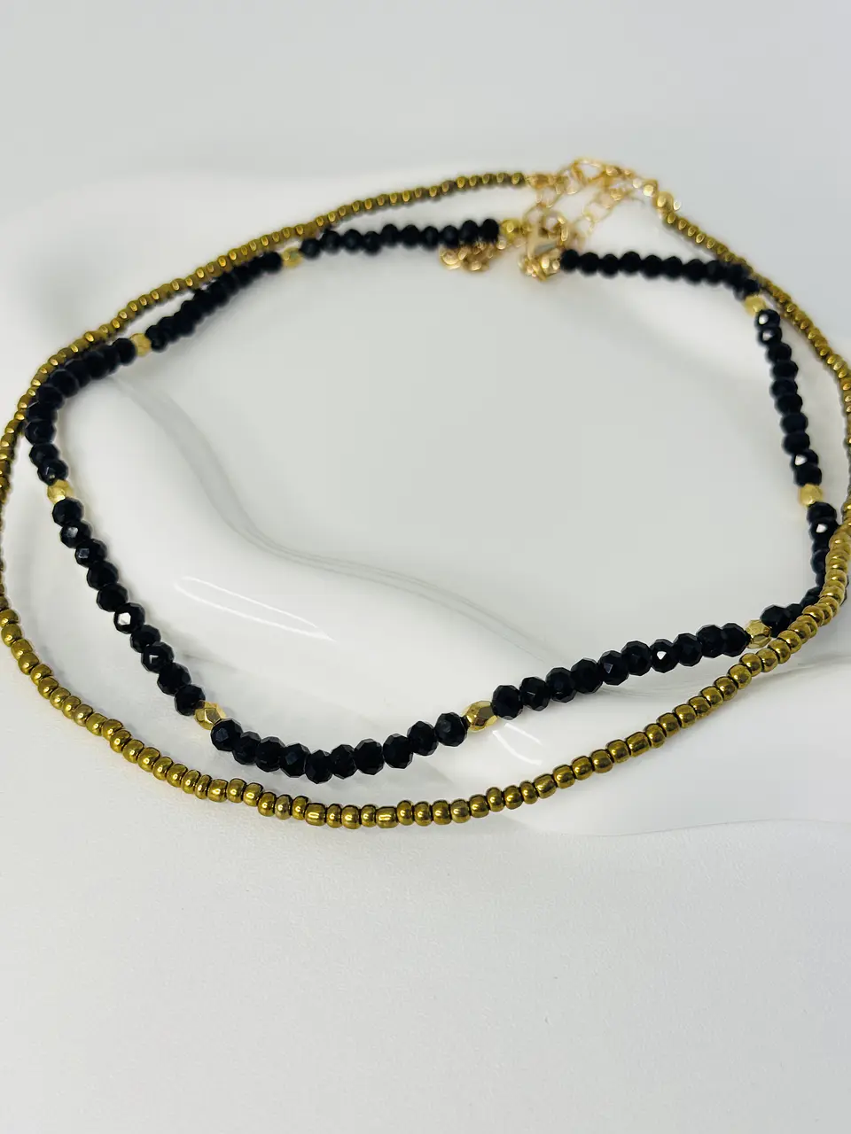 Dúo Collares Mostacillas Negro y Dorado 1