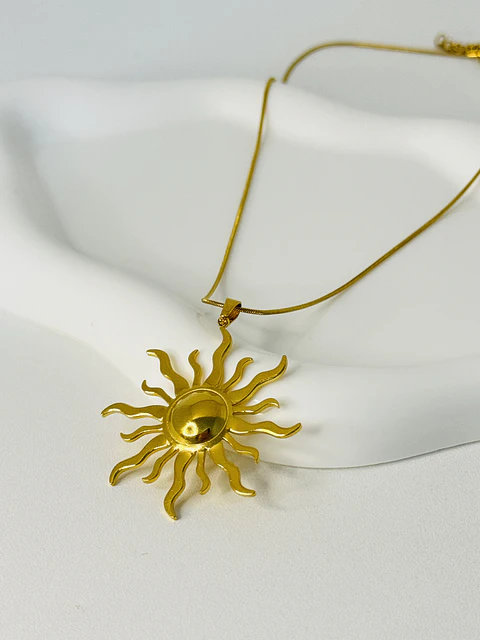 Collar Sol Radiante en Acero Inoxidable