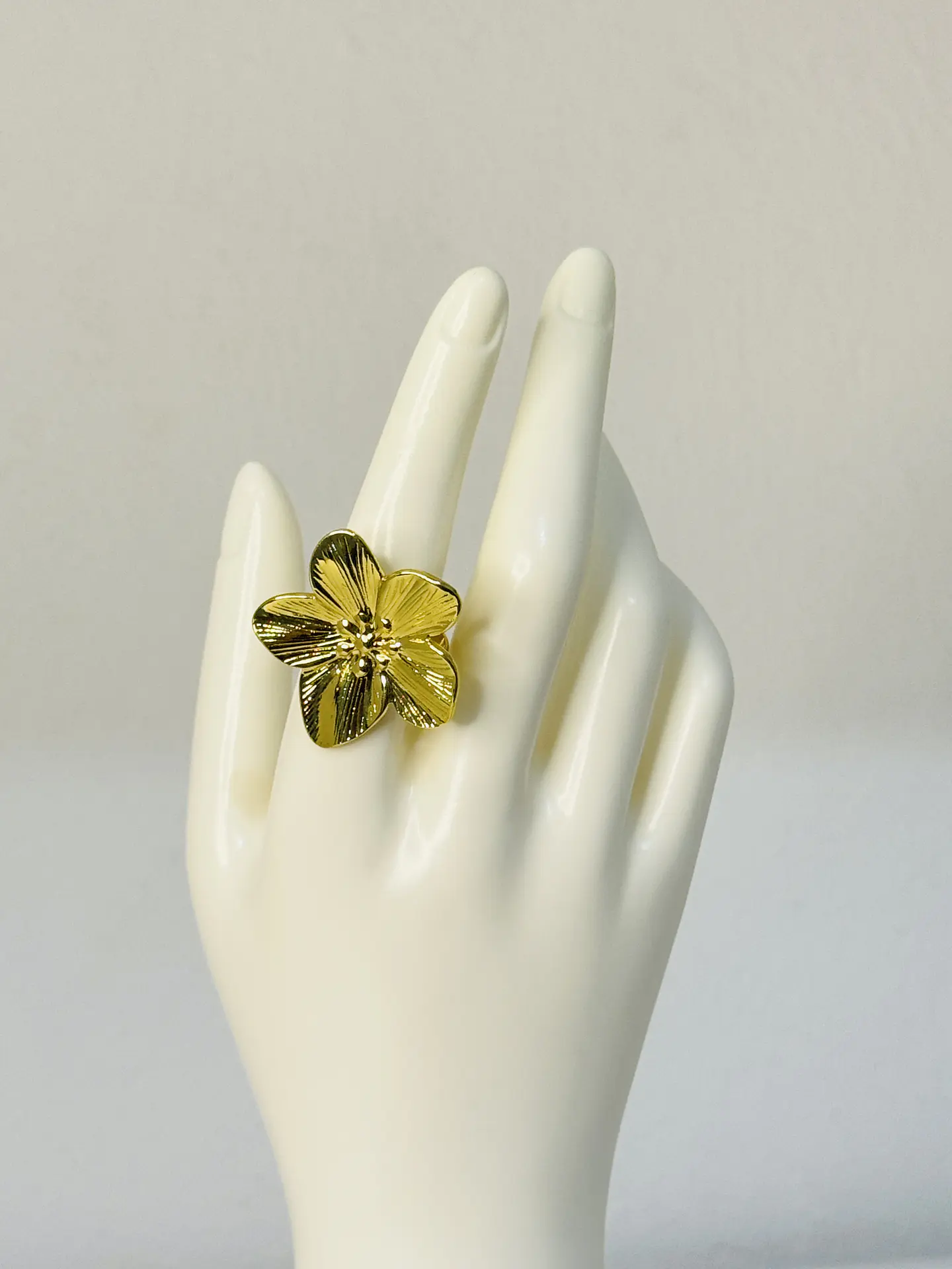 Anillo Flor grabados en Acero  2