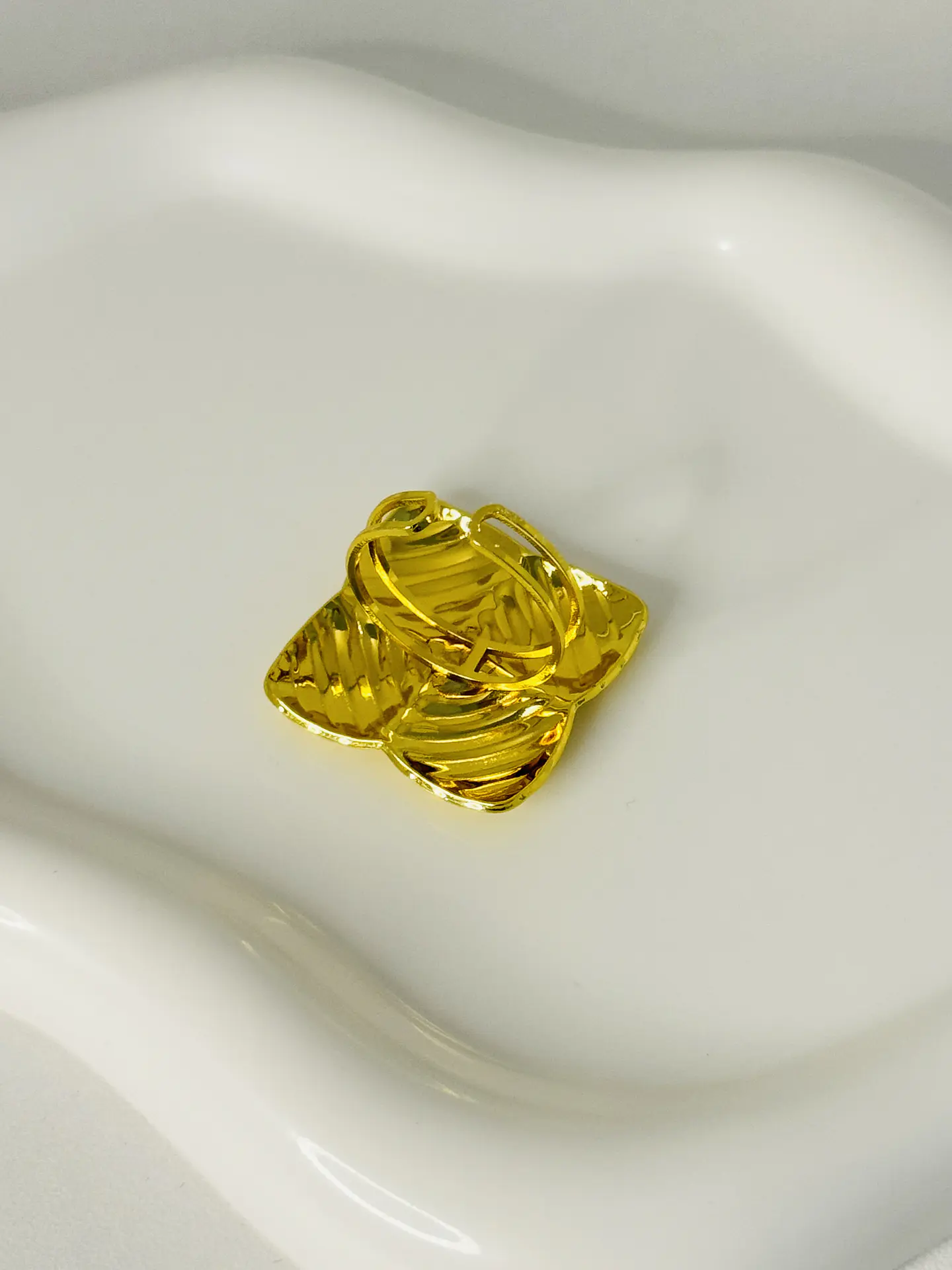 Anillo Cuadro Relieve en Acero  4