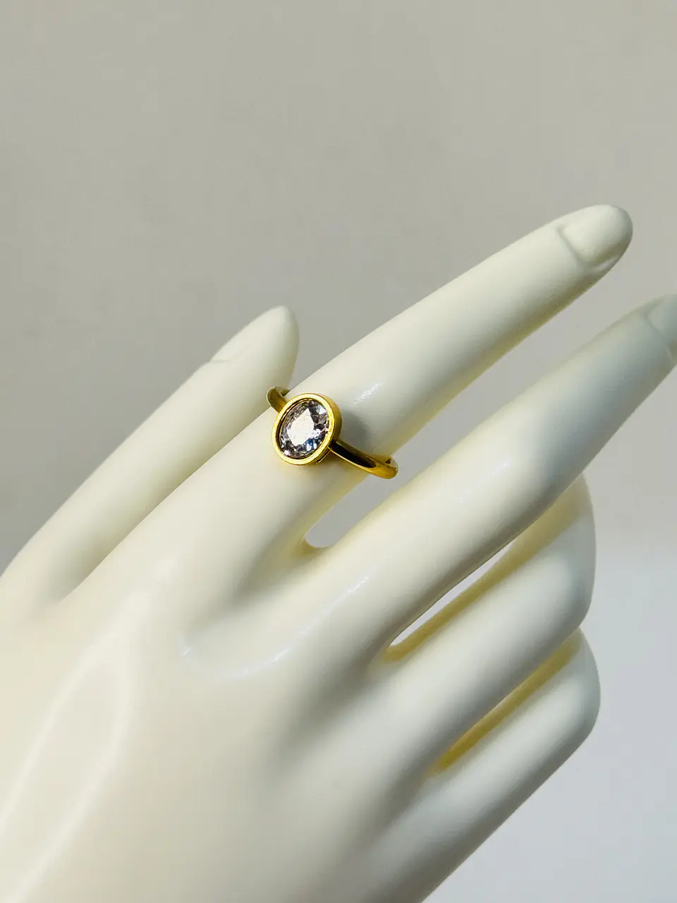 Anillo Solitario Óvalo Cristal en Acero  4