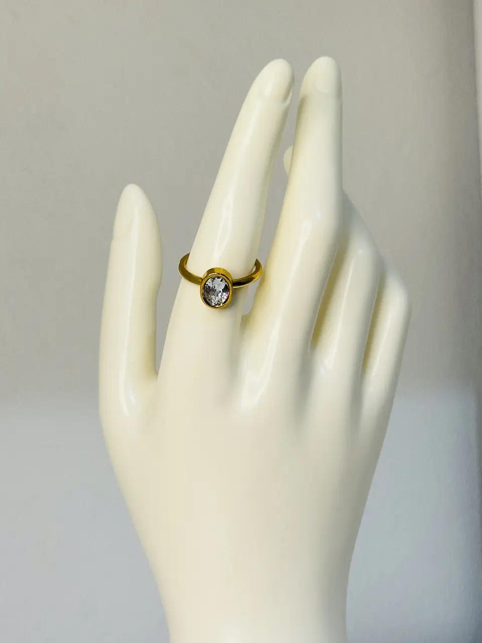 Anillo Solitario Óvalo Cristal en Acero  5