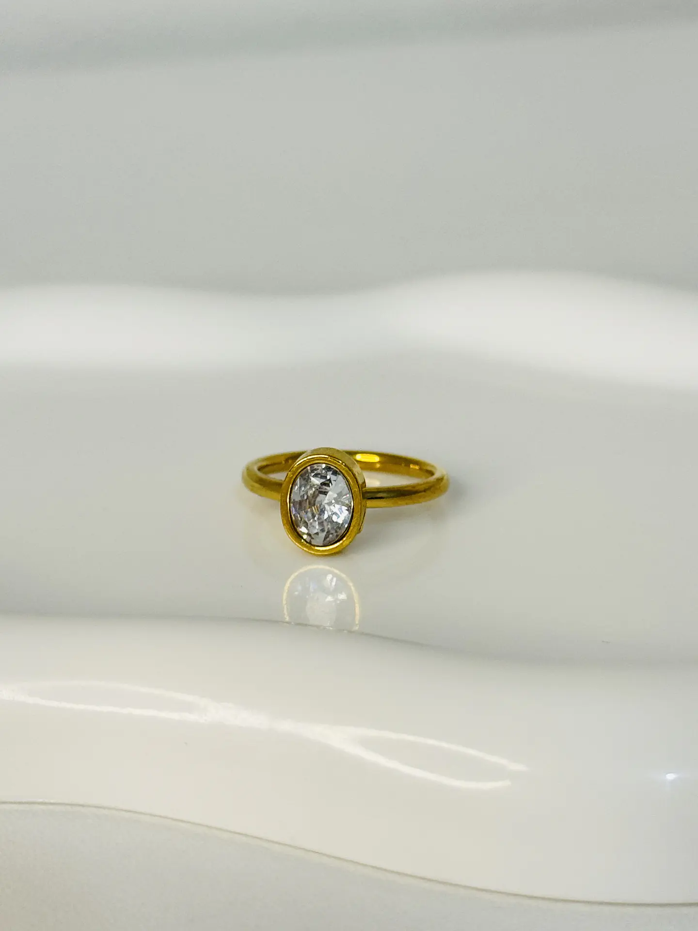 Anillo Solitario Óvalo Cristal en Acero  3