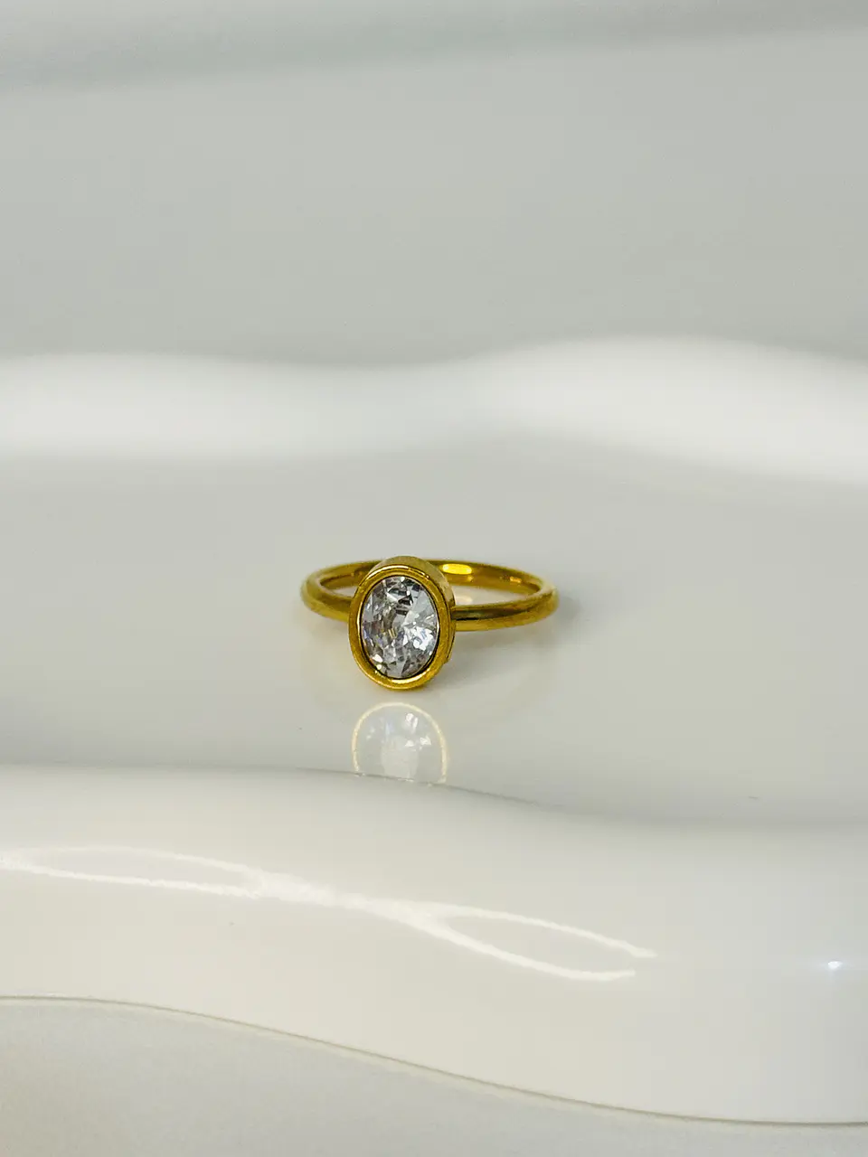 Anillo Solitario Óvalo Cristal en Acero  3
