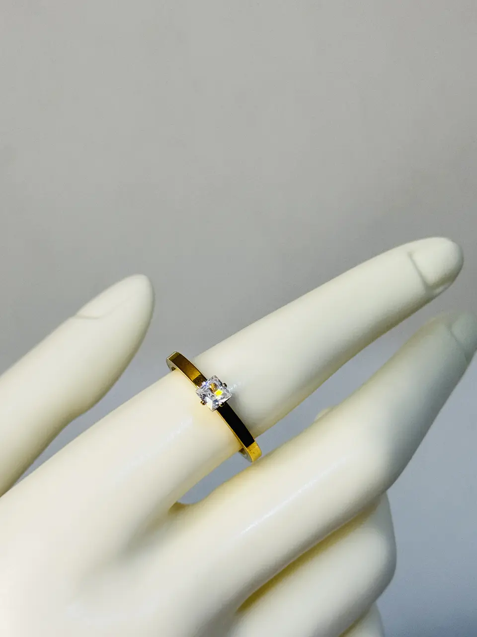 Anillo Cuadrado Cristal en Acero  2