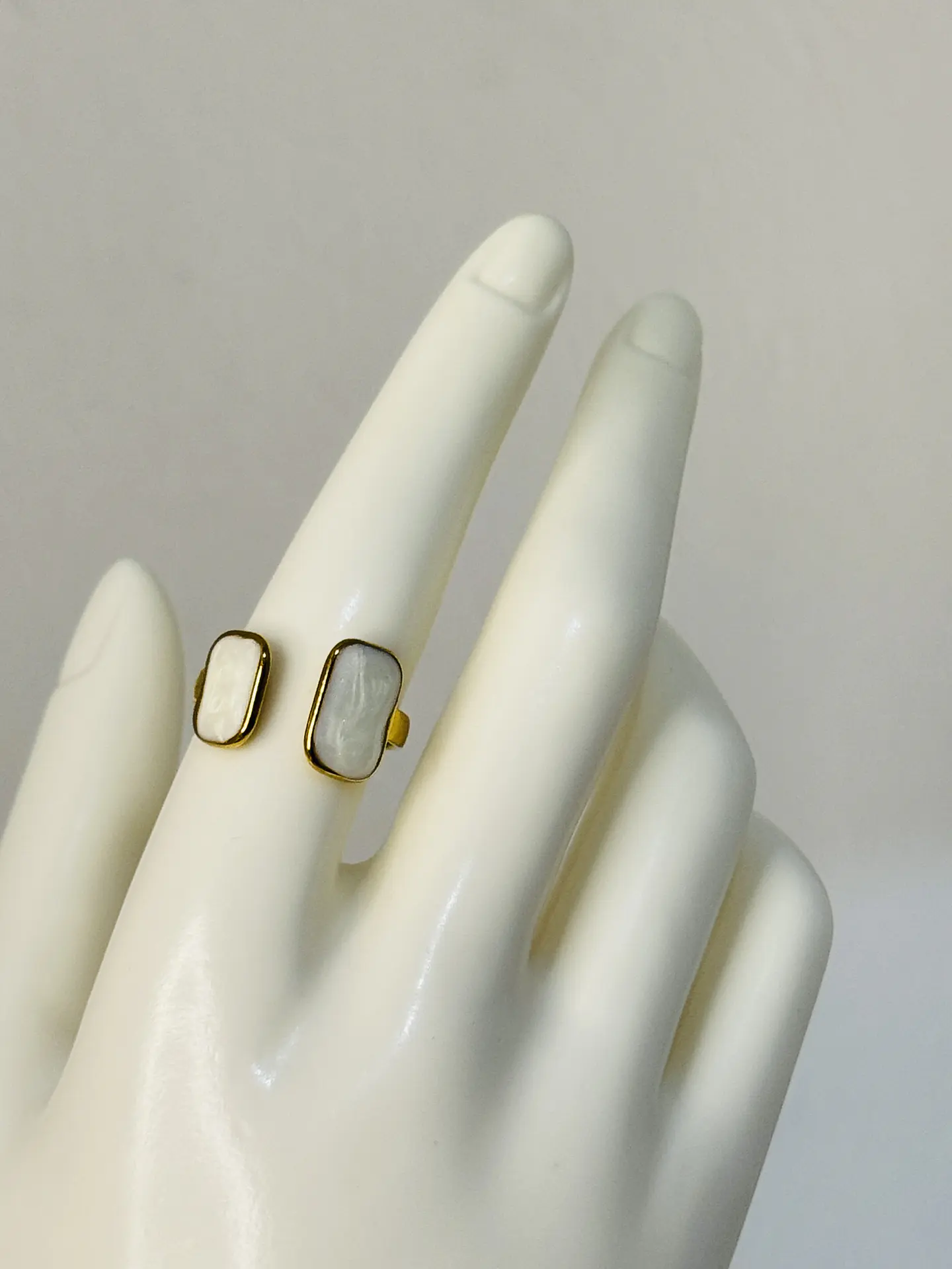 Anillo Abierto Doble Placa Perlada  2