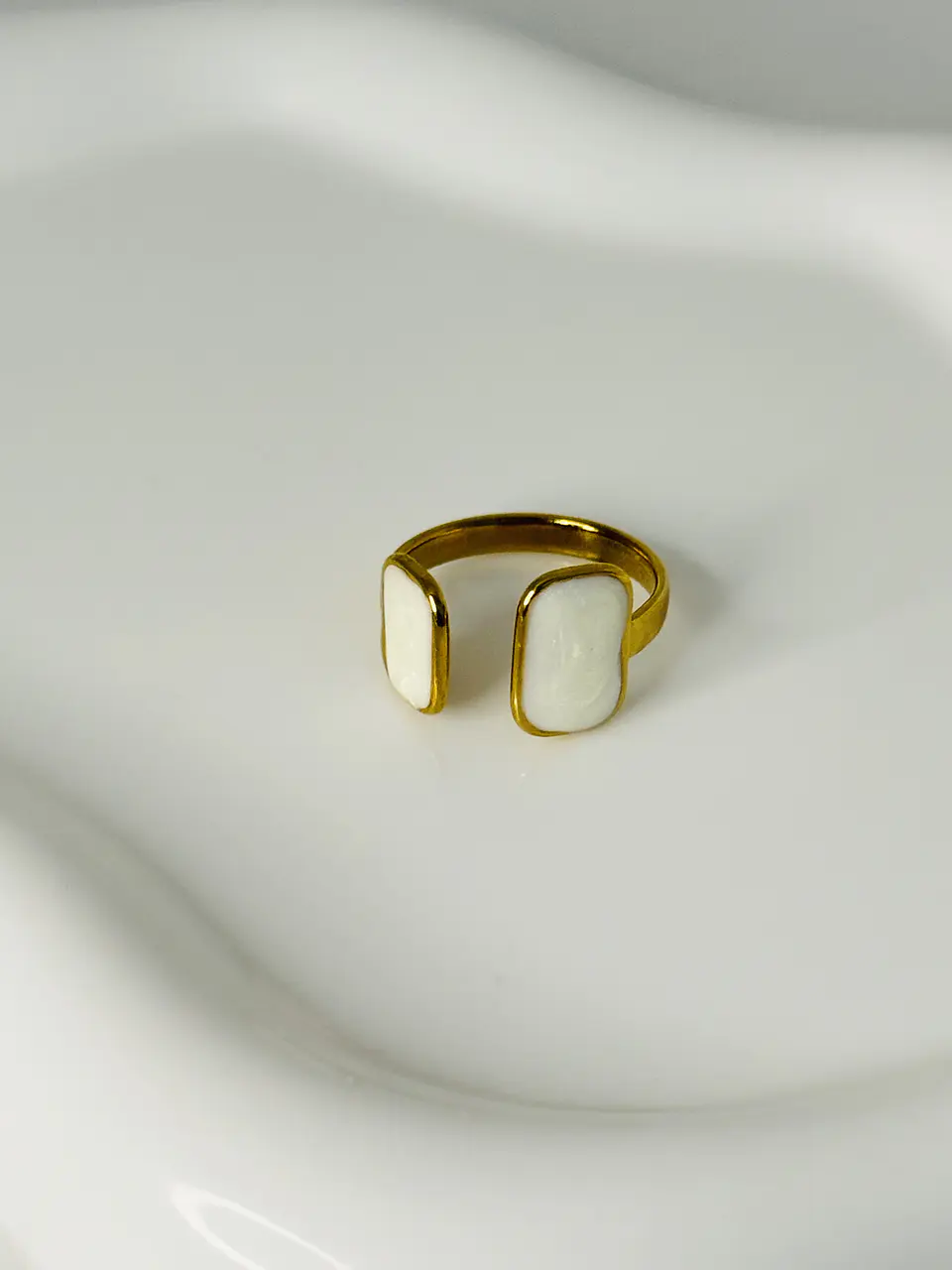 Anillo Abierto Doble Placa Perlada  1