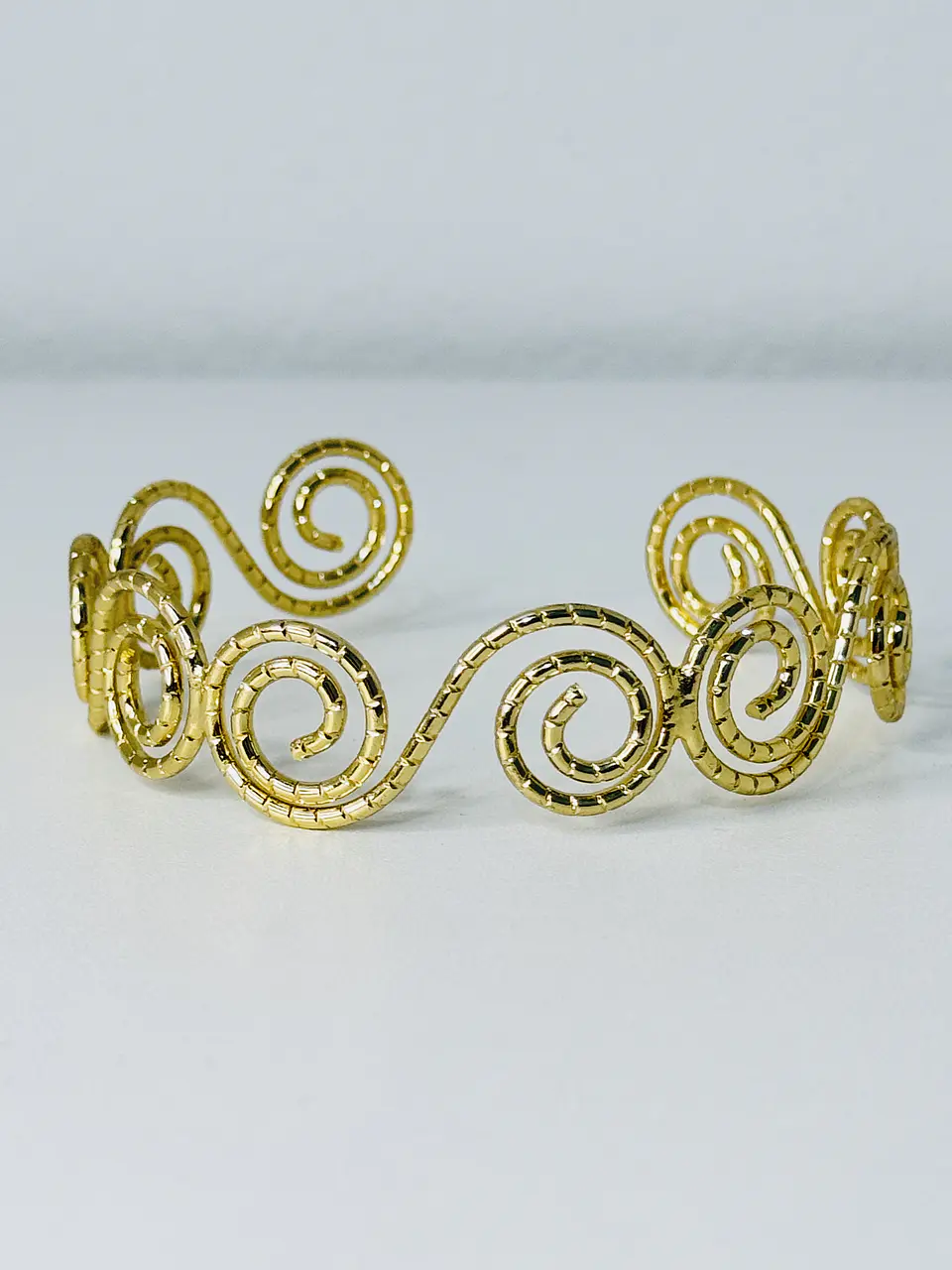 Brazalete Dorado Espiral Ajustable 3