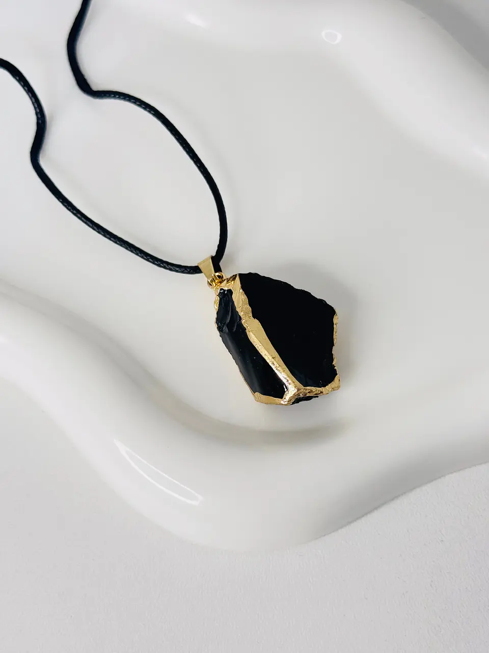 Collar Piedra Natural con Borde Dorado 7