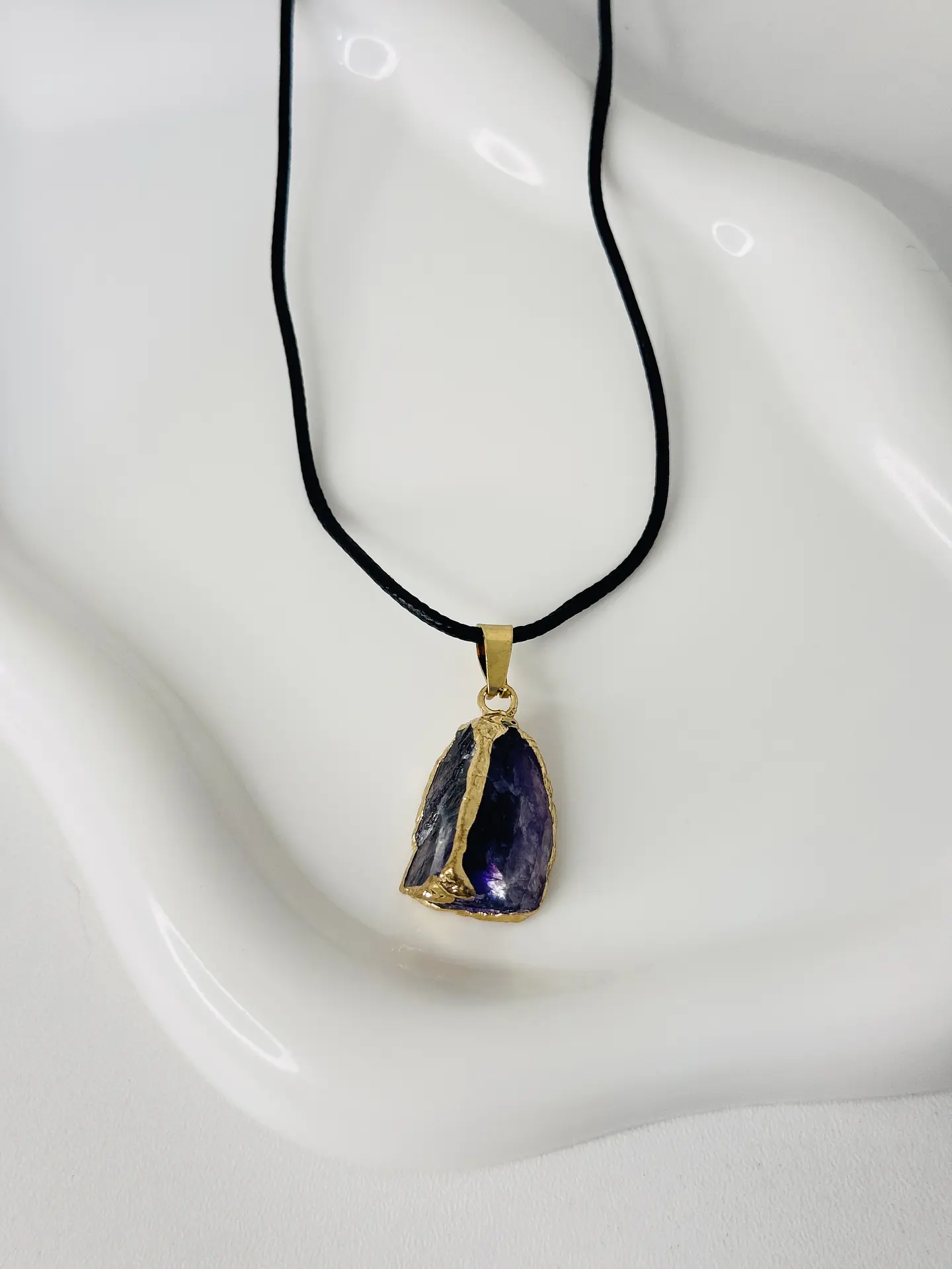 Collar Piedra Natural con Borde Dorado 5