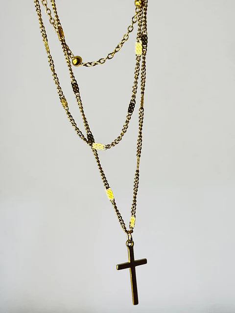 Collar Triple Capa Cruz en Acero 
