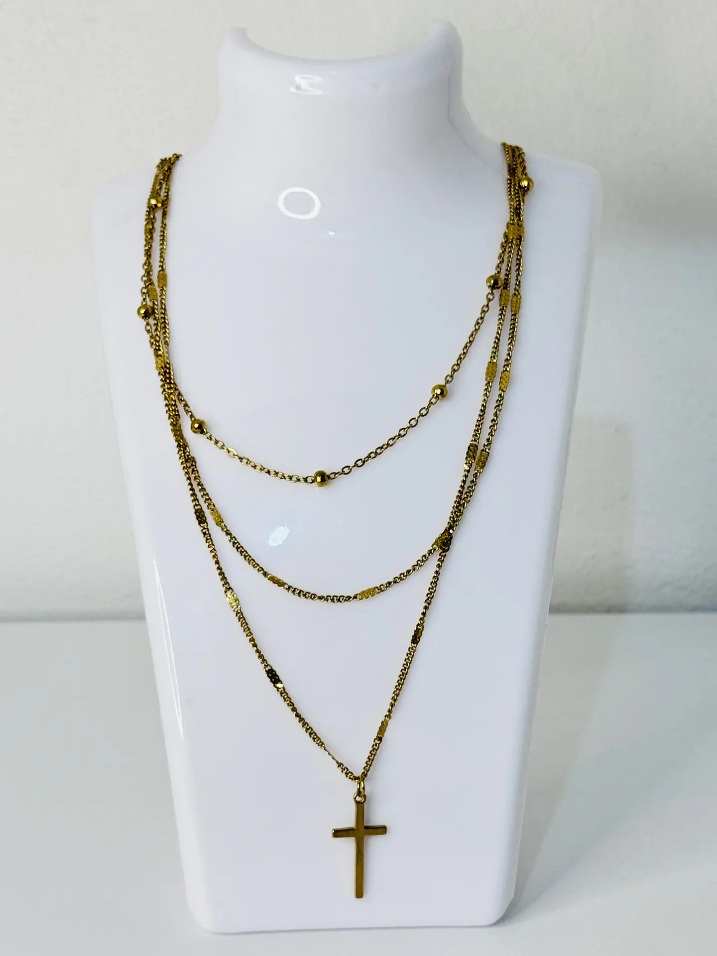 Collar Triple Capa Cruz en Acero  3