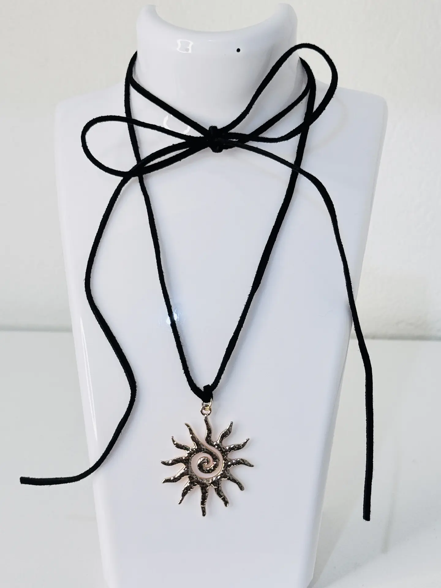 Collar Choker Sol Espiral en Cordón 3