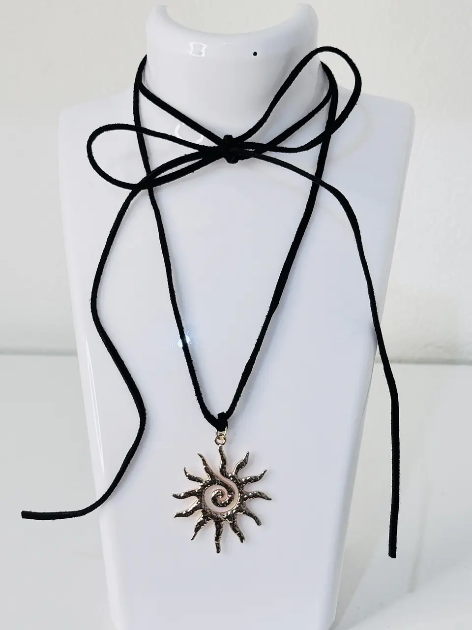 Collar Choker Sol Espiral en Cordón 3