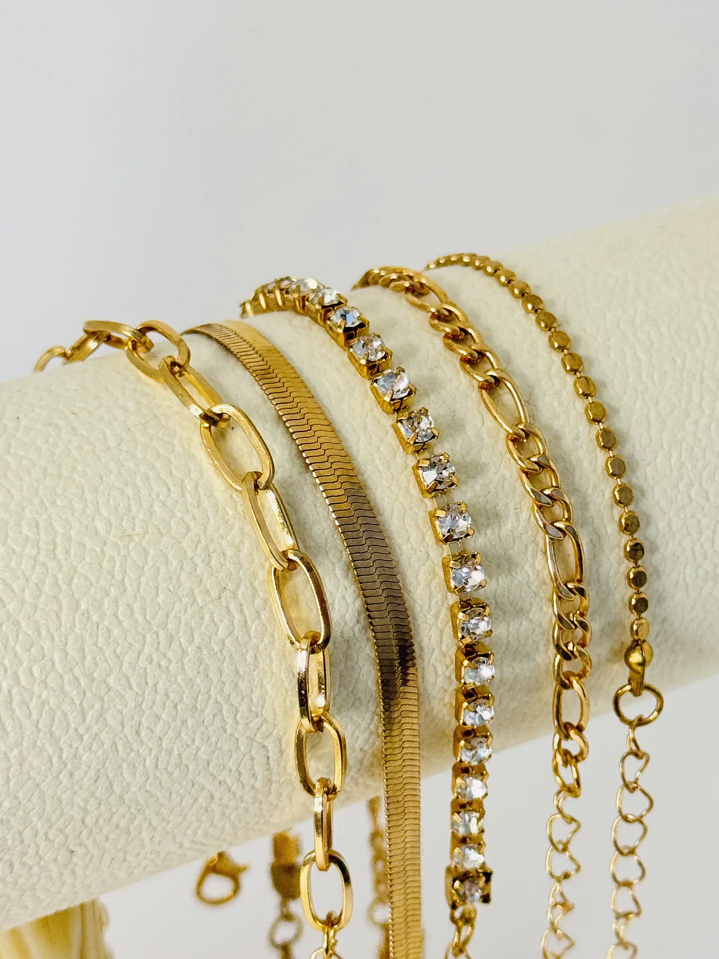 Set de 5 Pulseras Gold Essentials 1