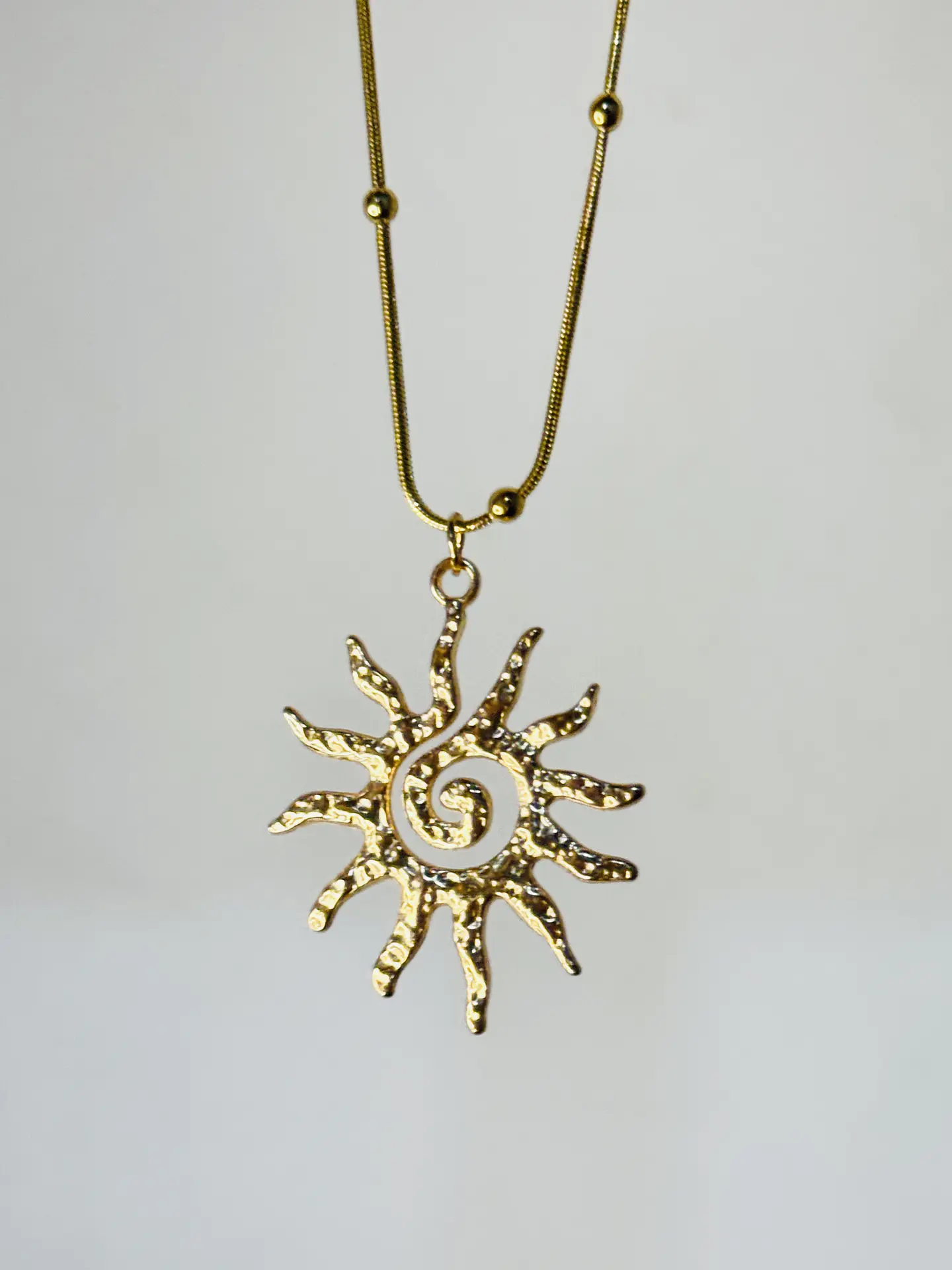 Collar Sol Espiral Gold 1