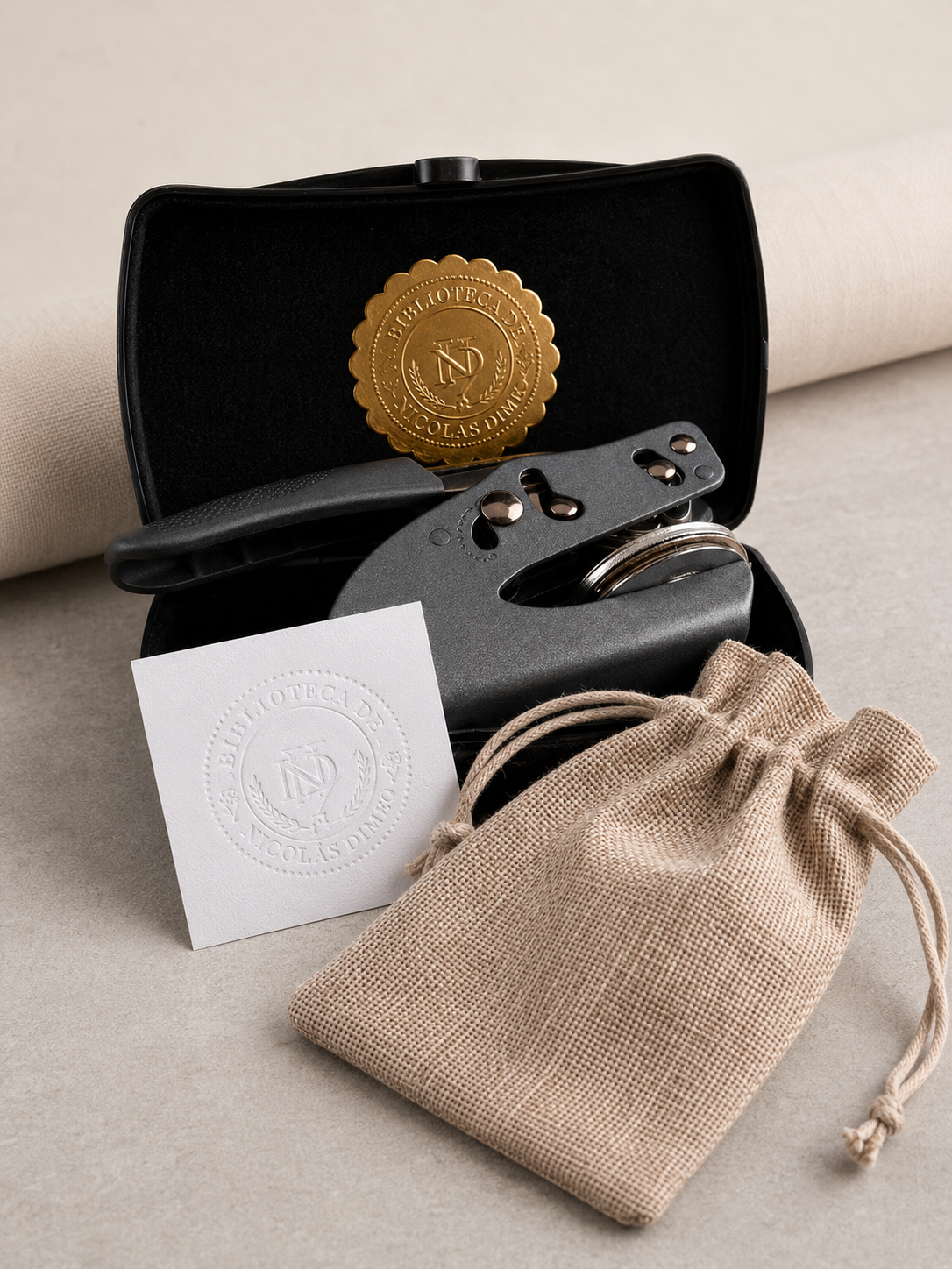 Sello seco más estuche de lujo y bolsita ideal para regalos