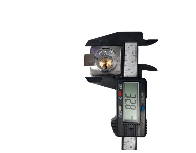 Chapa Cerradura Vitrina 120mm Base Ancha Niquelada Serrucho