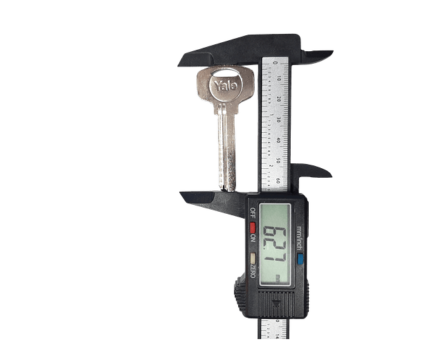 Llave En Blanco Yale Mg-1 Multipunto Plus Económica X50 Und Plateado