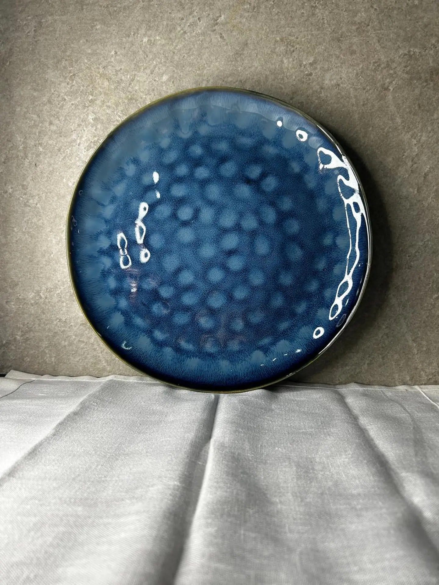 Plato de fondo azul intenso  1