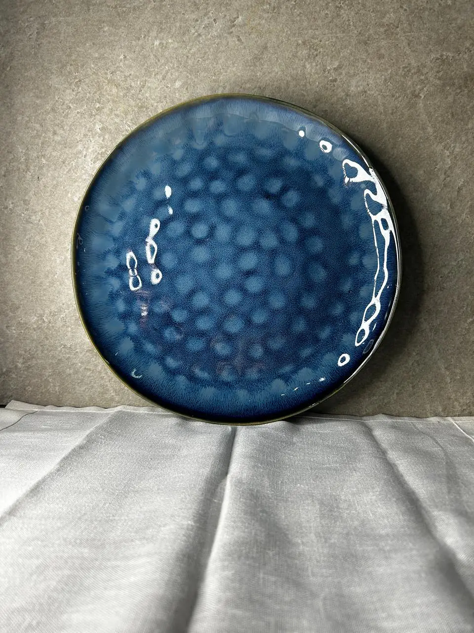 Plato de fondo azul intenso  1
