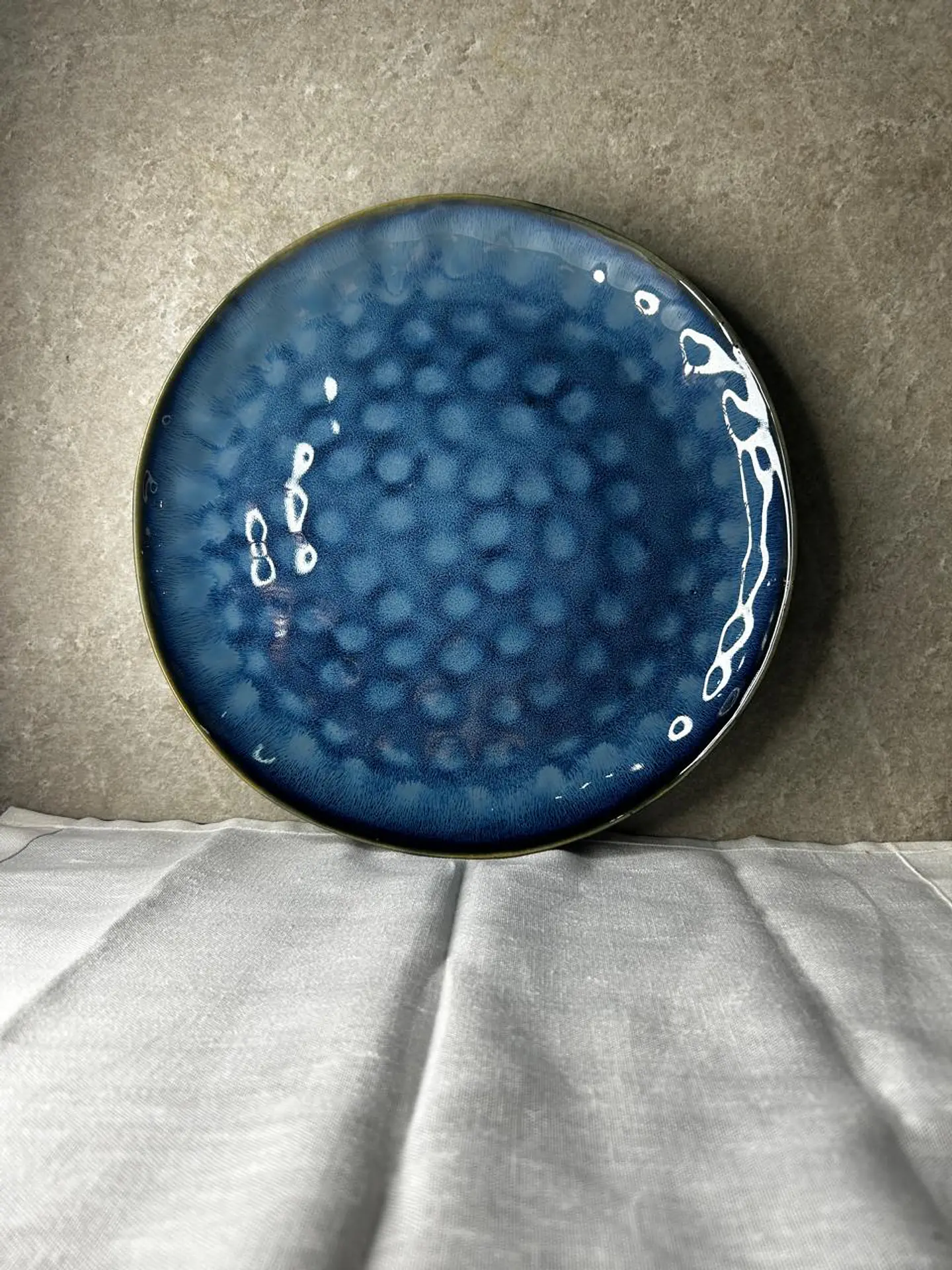 Plato de fondo azul intenso  2