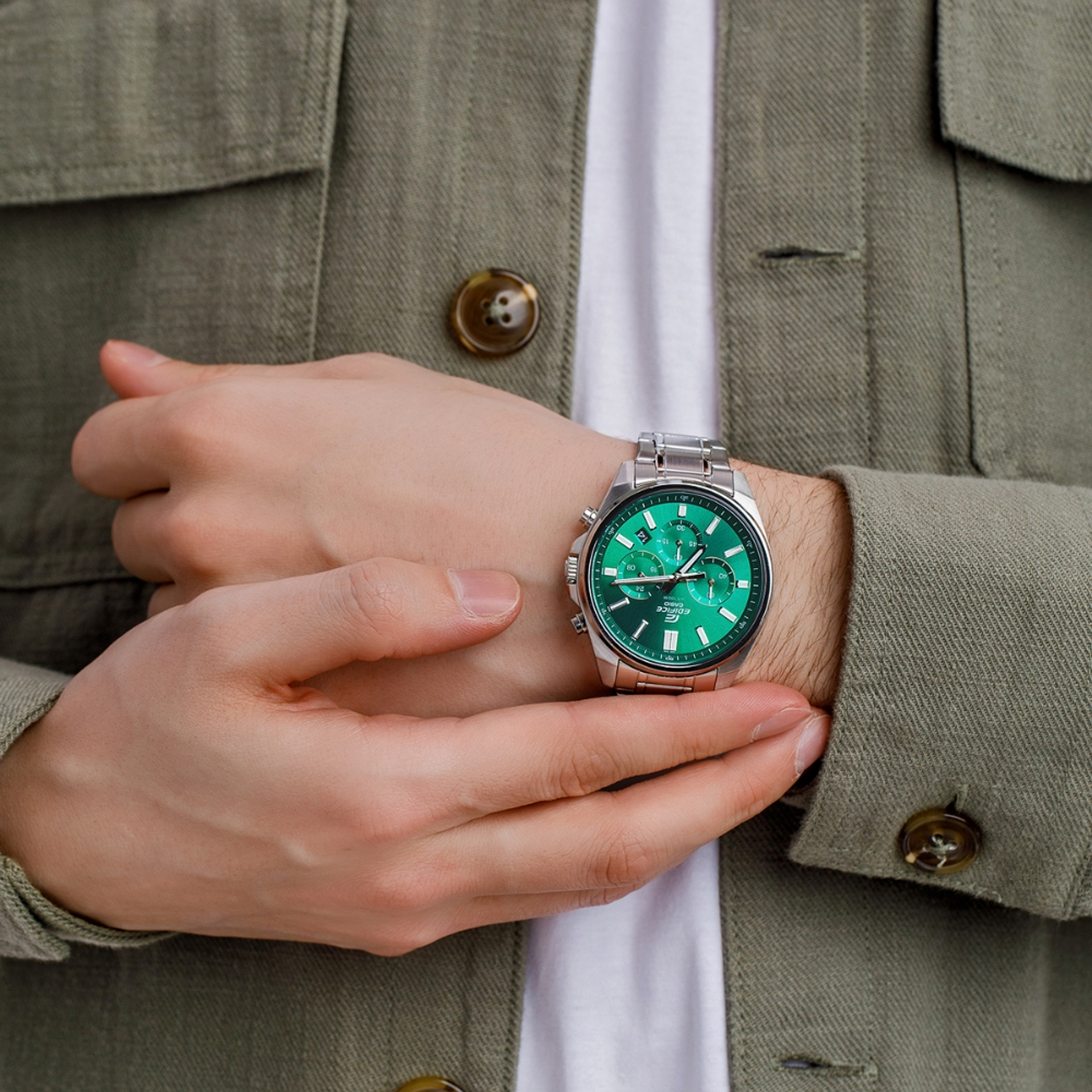 Reloj Análogo Casio Edifice EFV-650D-3AV Elegante con Cronógrafo en Acero Inoxidable Verde Esmeralda 7