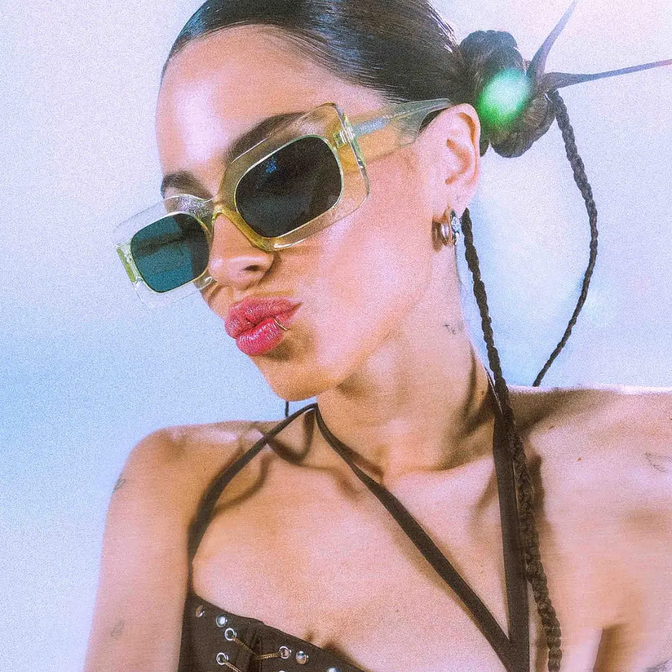 Gafas de Sol Hawkers Album Flechazo X Tini Color Amarillo Para Mujer Talla 55mm 7