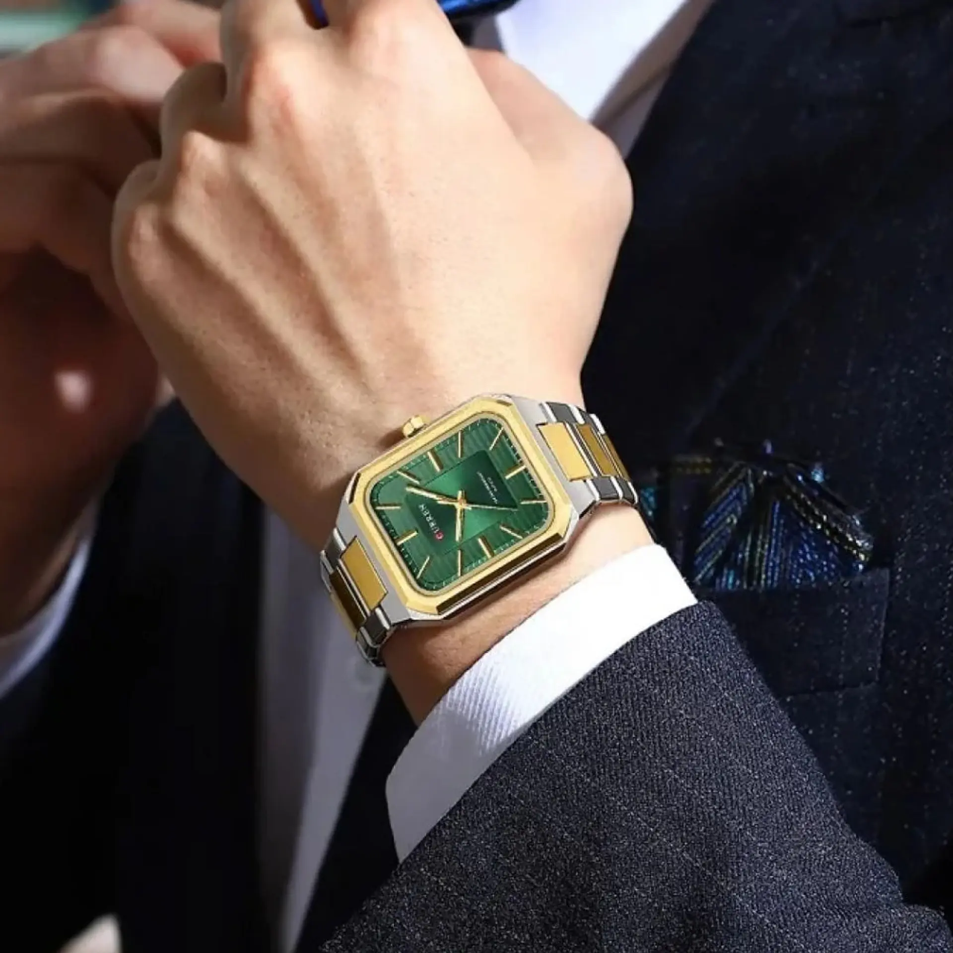 Reloj Analogo Curren KREE0401 para Hombre en Acero Color Dorado - Verde 6