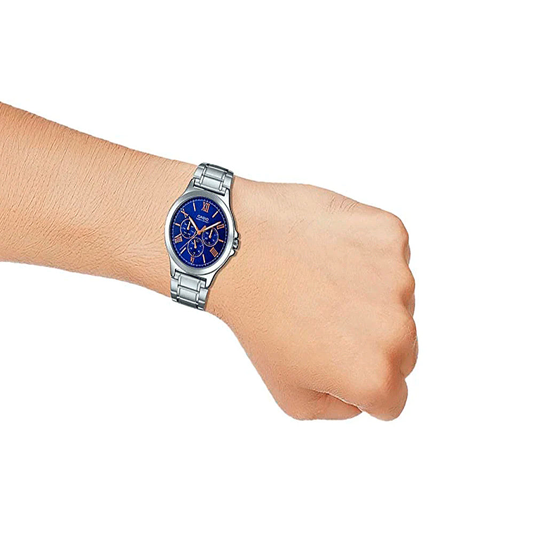 Reloj Análogo Casio Original MTP-V300D-2A Multifuncional Hombre Color Plateado-Azul 5