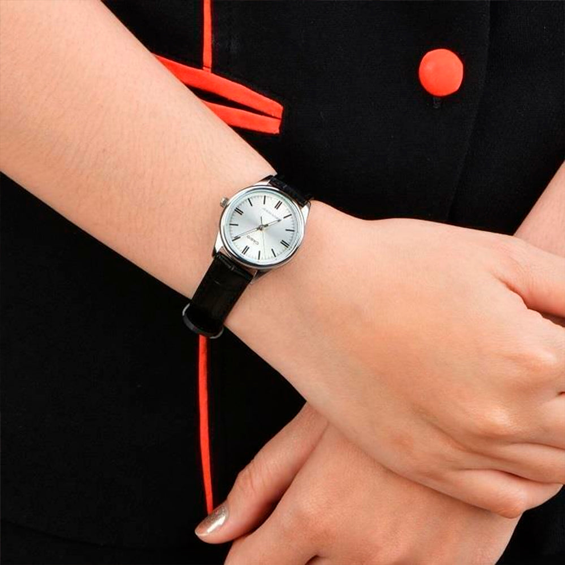 Reloj Anaologo Casio Original LTP-V005L-7A para Mujer en Acero Fondo Blanco y Correa Negra 6