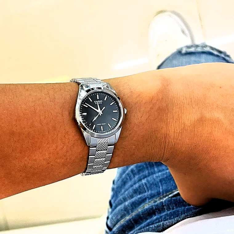 Reloj Análogo Casio Original LTP-1274D-1A para Mujer en Acero Plateado y Fondo Negro 5