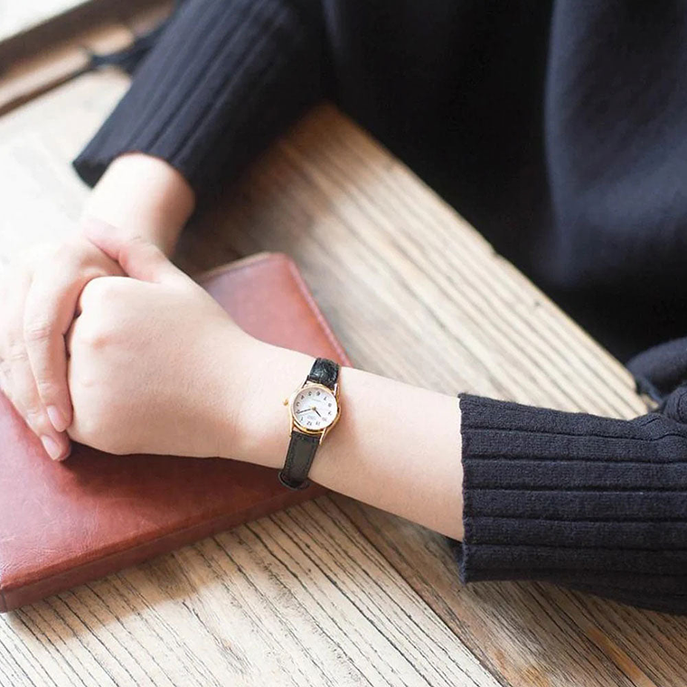 Reloj Analogo Casio Original LTP-1094Q-7B1 para Mujer en Acero Dorado y Correa Negra 5