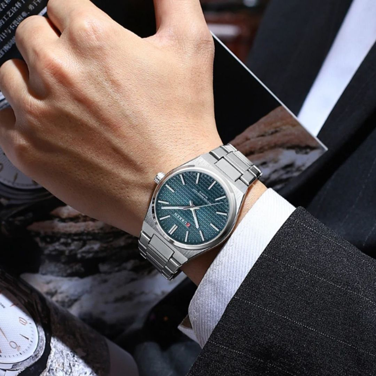 Reloj Análogo Curren Original KREd8302 para Hombre Acero Color Plateado 4