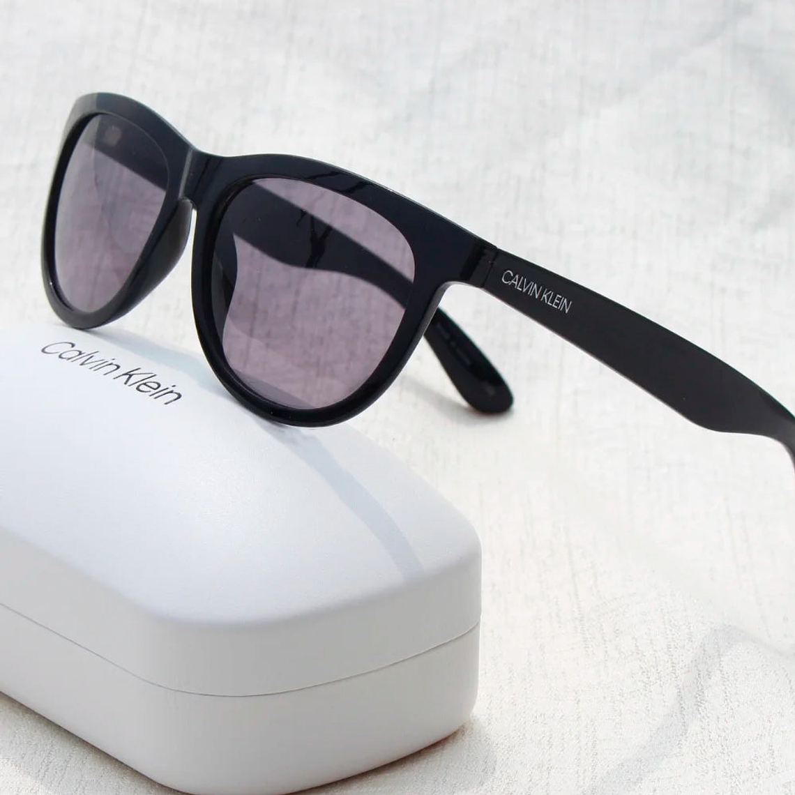 Lentes de Sol Calvin Klein Round CK19567S 001 Color Negro Talla 56mm 4