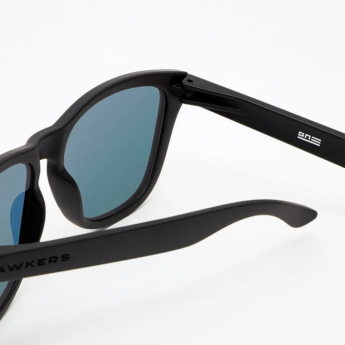 Lentes de Sol Hawkers One OTR48 Negro Mate Rojo Espejado Talla 54mm 3