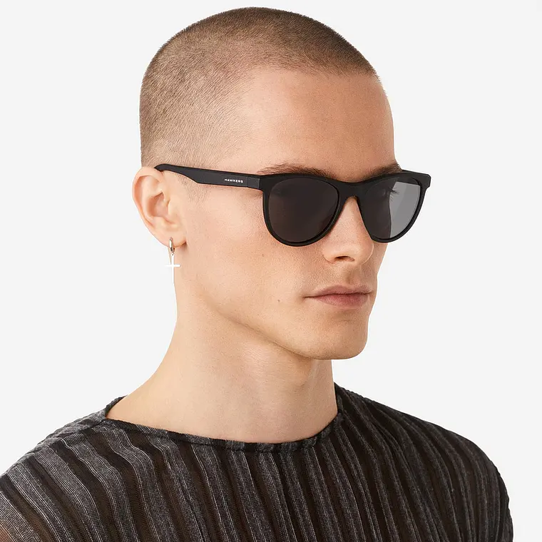 Lentes De Sol Polarizado Hawkers Trail  Black Dark HTRA24BBTP - Talla 53mm  2