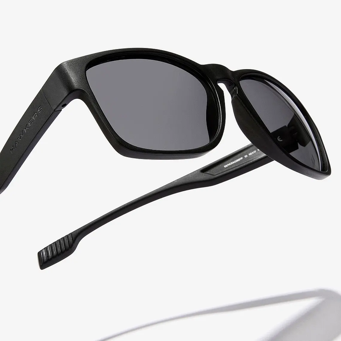 Lentes de Sol Polarizado Hawkers Core Raw Black HCRA22BBTP - Talla 56mm 7