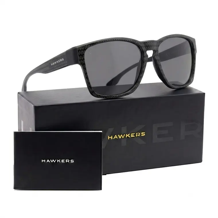 Lentes De Sol Polarizado Hawkers Core Raw Carbon Fiber Black Dark HCRA25NBTP - Talla 56mm 1