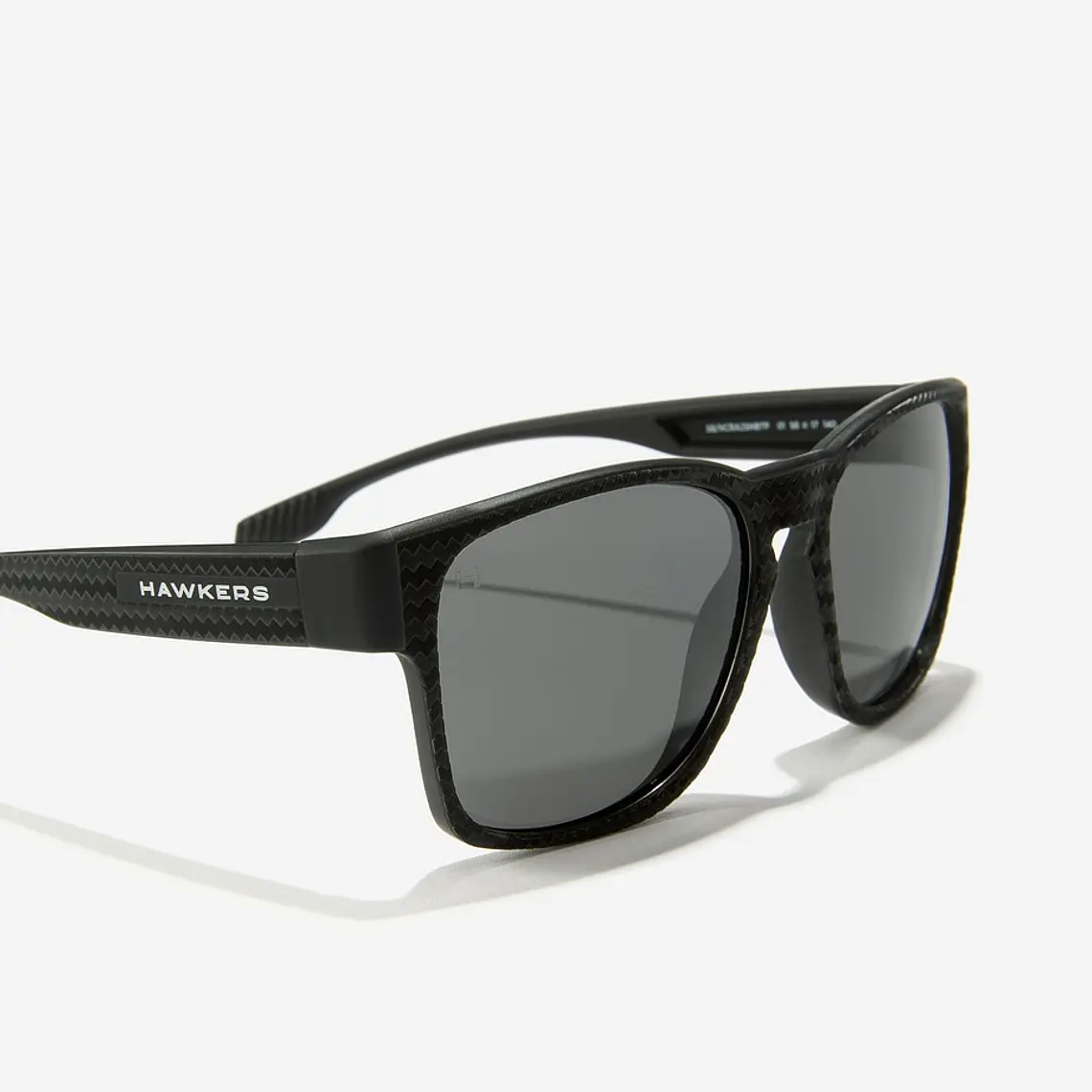 Lentes De Sol Polarizado Hawkers Core Raw Carbon Fiber Black Dark HCRA25NBTP - Talla 56mm 7