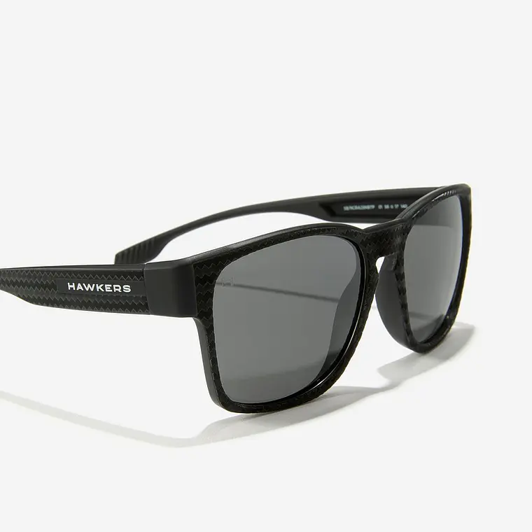 Lentes De Sol Polarizado Hawkers Core Raw Carbon Fiber Black Dark HCRA25NBTP - Talla 56mm 7