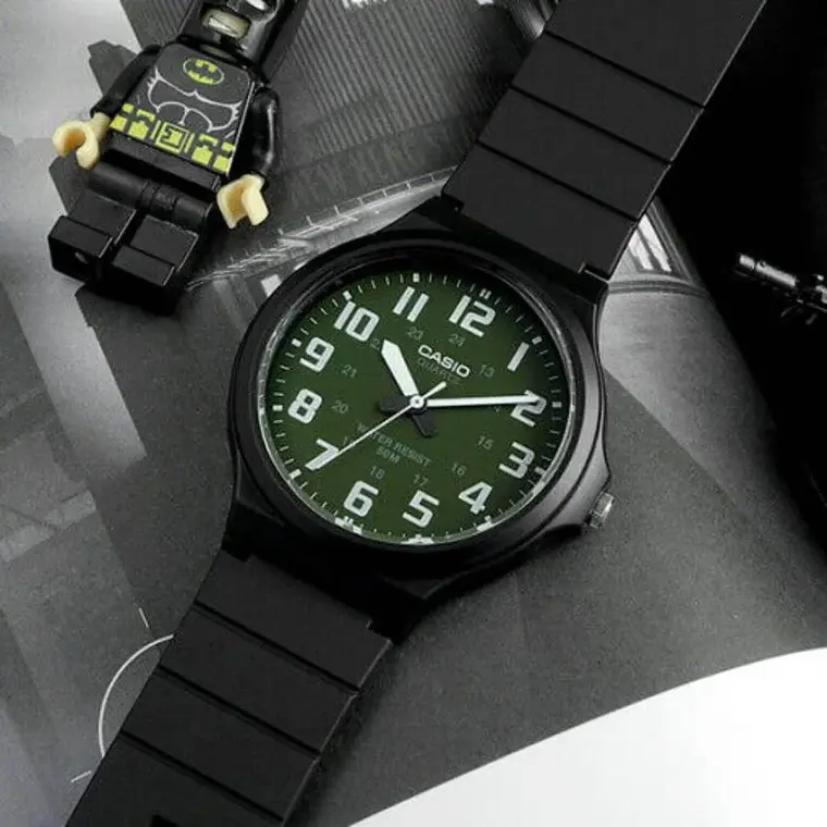  Reloj Casio Hombre MW-240-3BV 3