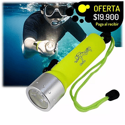 Linterna led sumergible resiste 30 metros bajo el agua ideal para buceo y otras actividades