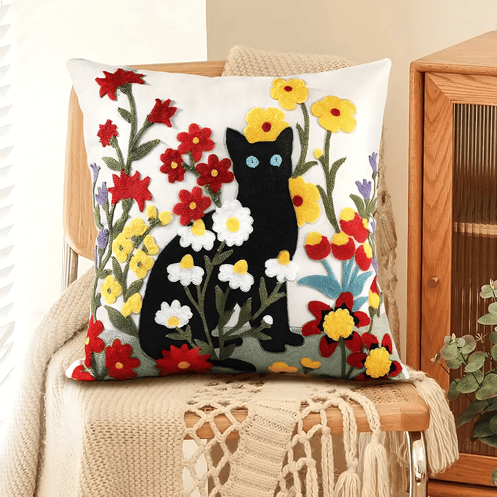 Funda de Cojin Gato Negro y Flores 1