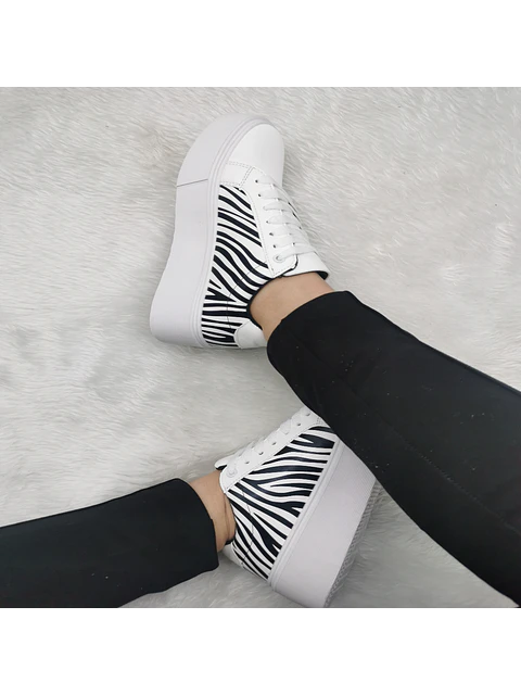 Zapatilla Mujer Lore Cebra blanca