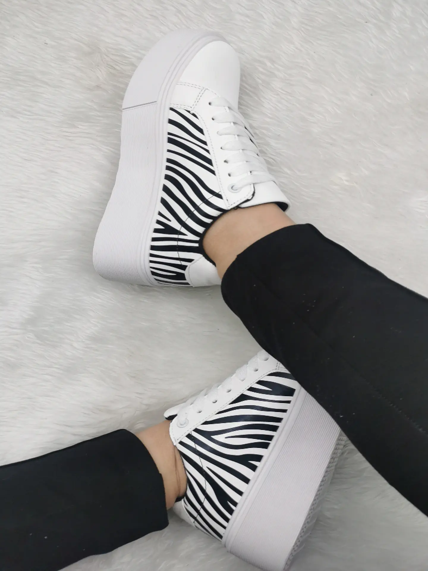 Zapatilla Mujer Lore Cebra blanca 2