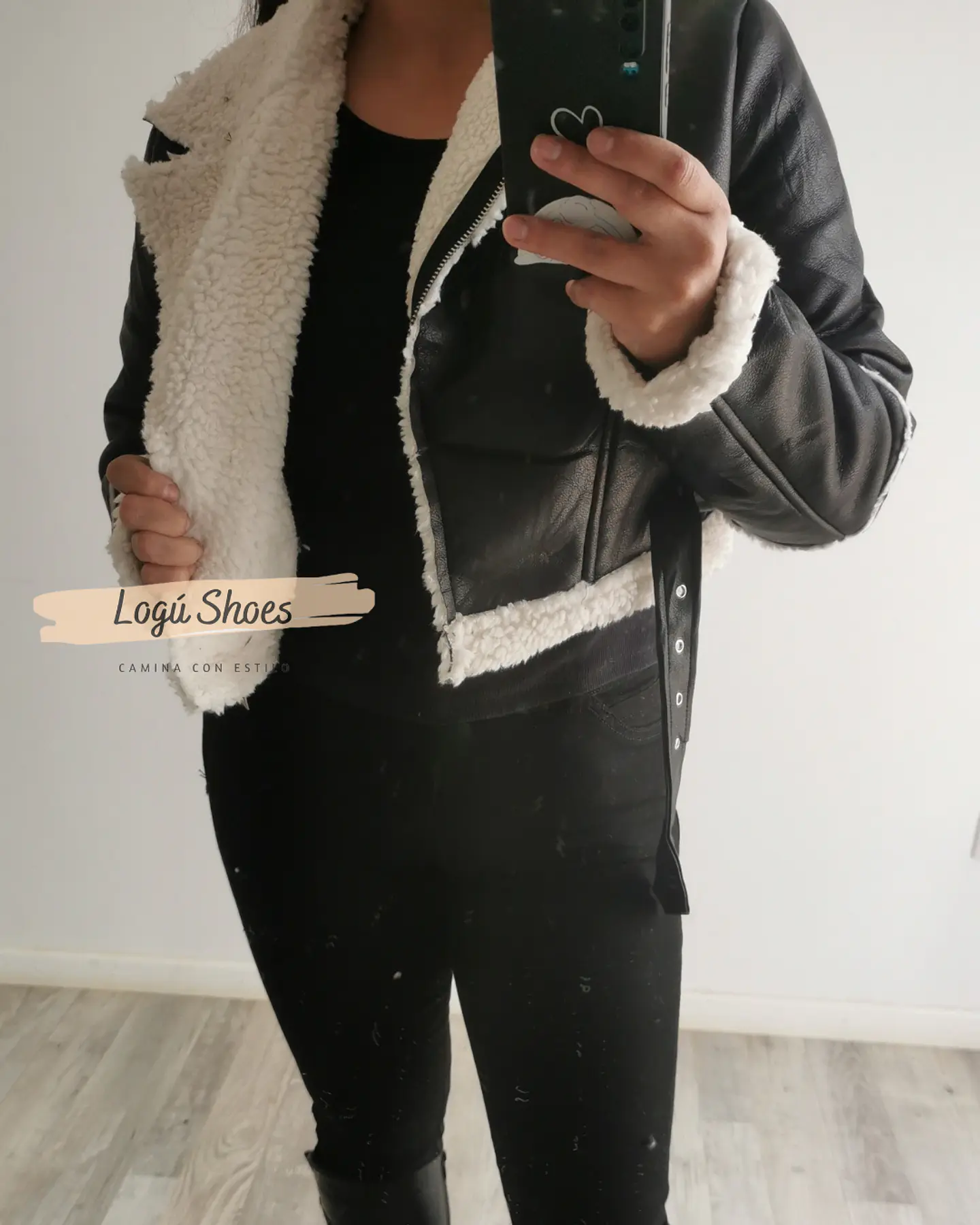 Chaqueta de mujer Aviadora Eco cuero Negra con Blanco 3