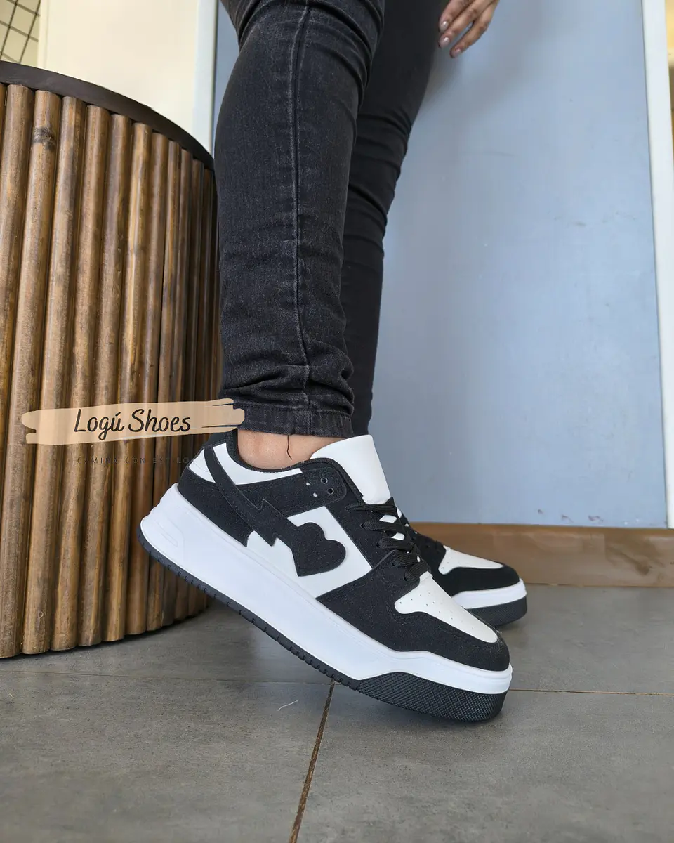 Zapatilla de mujer Mor Negra 1