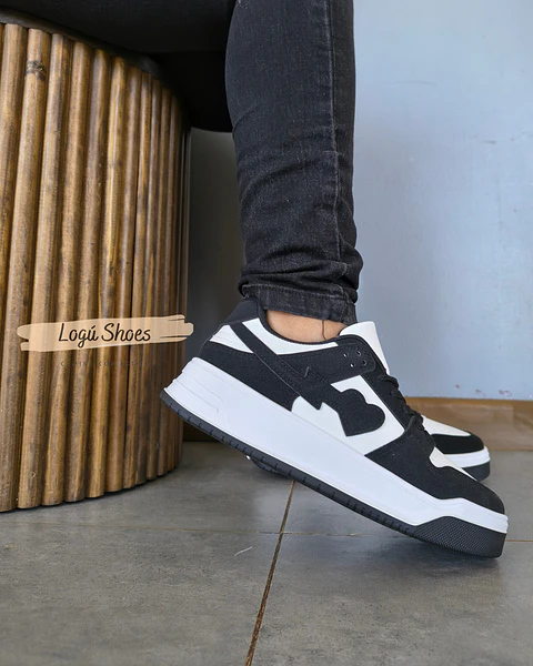 Zapatilla de mujer Mor Negra