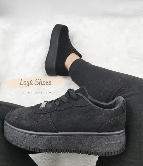 Zapatilla gamuza negra 